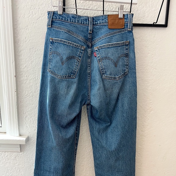 Levi's Ribcage Straight Ankle Jeans - Picture 5 of 8